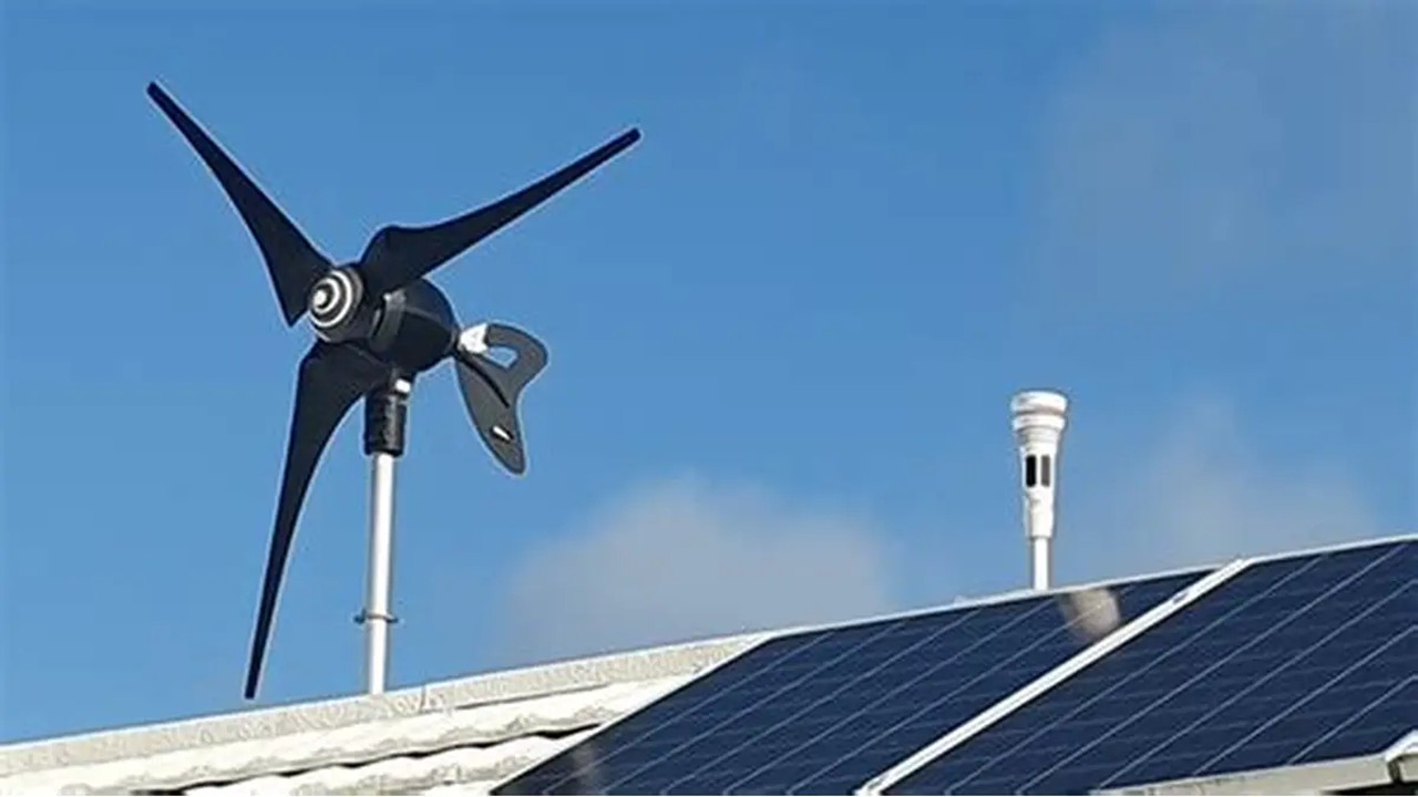 HERNUBARE ENERGIE: MIKRO-HIBRIEDE STELSEL(SON & WIND) BY DIE KUS/SEE